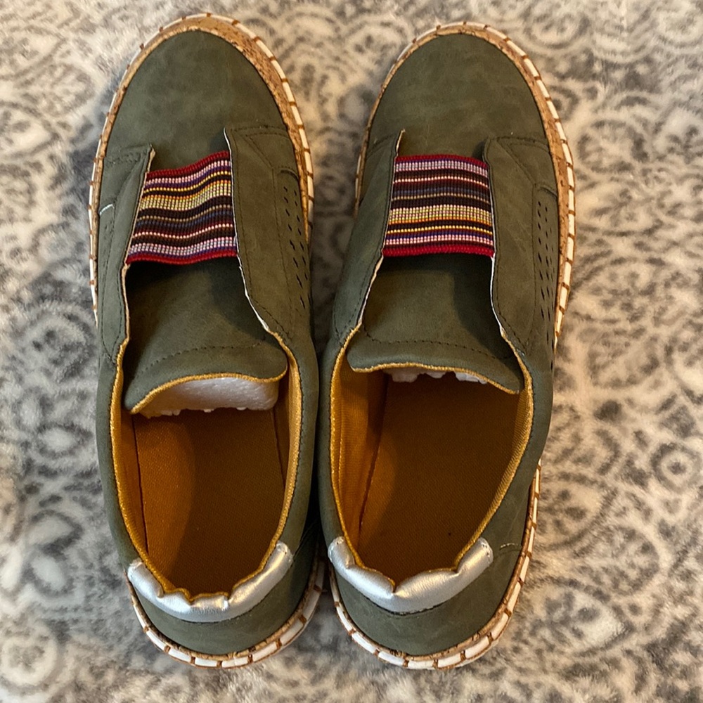 Slip on green shoe . No brand. 8 1/2.